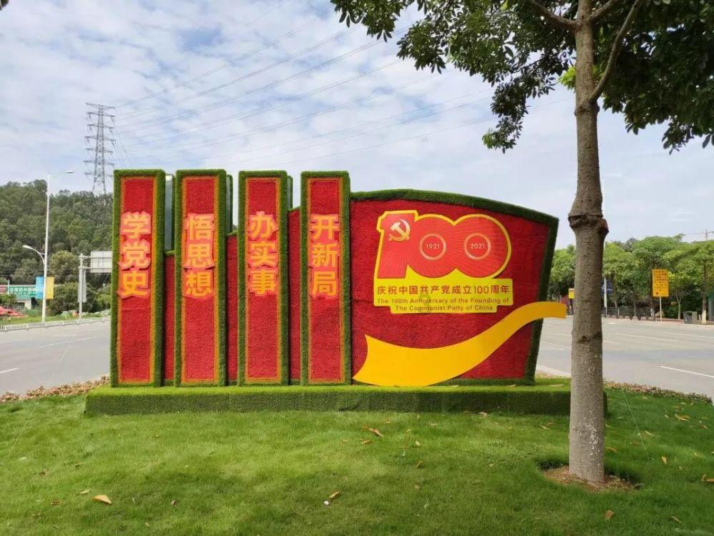 小姐姐喜欢运动风的新宠来了，运动背心搭健美裤，迷人锁骨真吸睛